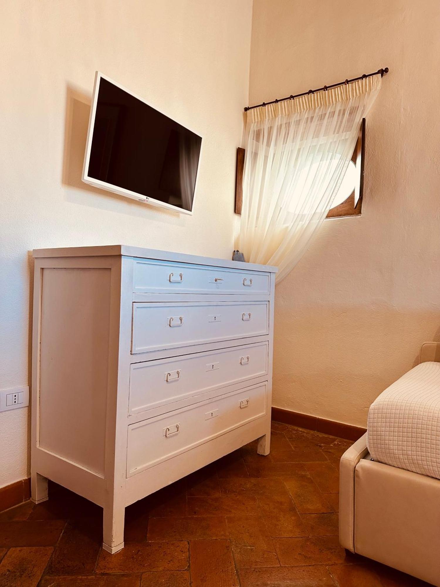 Tenuta Di Montemassi Fattoria ภายนอก รูปภาพ